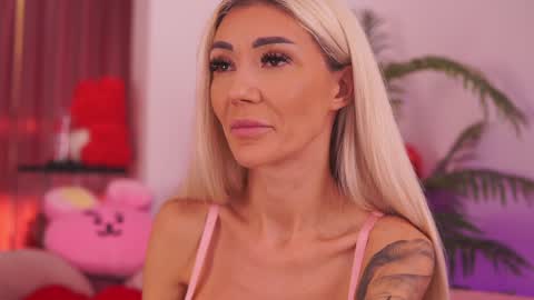 Snapshot of therealfallingangel chatting on November 2025 09:11:01 AM Deea online show from November 2025 09:11:01 AM