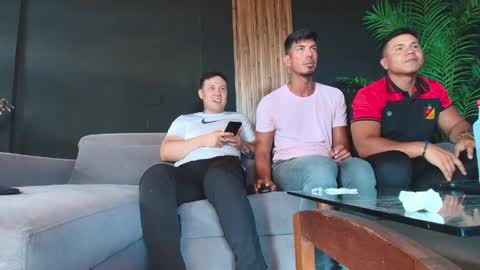 thestraightroom online show from April 2026 09:39:33 PM