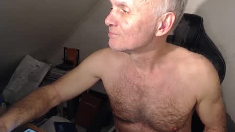 Snapshot of thestrip01 chatting on January 2026 10:20:01 AM NudeDJ online show from January 2026 10:20:01 AM