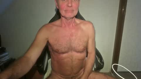 Snapshot of thestrip01 chatting on May 2026 05:29:01 PM NudeDJ online show from May 2026 05:29:01 PM