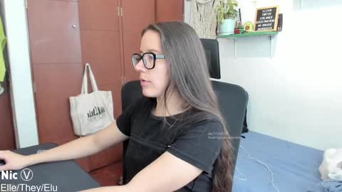 Snapshot of thetropicalseduction chatting on November 2025 02:07:02 PM Nicole online show from November 2025 02:07:02 PM