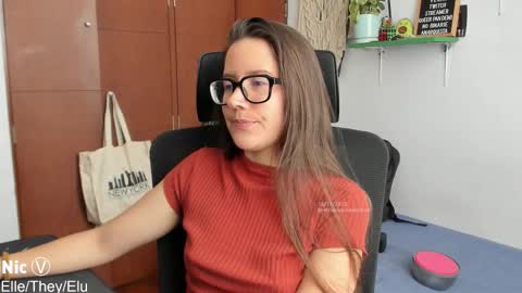 Snapshot of thetropicalseduction chatting on November 2025 02:49:02 PM Nicole online show from November 2025 02:49:02 PM