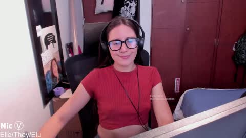 Nicole online show from April 2026 09:41:02 PM