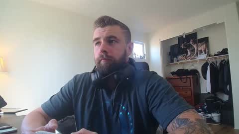 Snapshot of theufcfan_8181 chatting on April 2026 09:50:02 PM troy online show from April 2026 09:50:02 PM