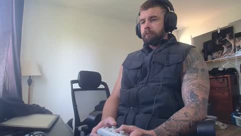 Snapshot of theufcfan_8181 chatting on April 2026 07:58:01 PM troy online show from April 2026 07:58:01 PM