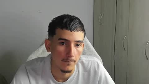 thiago_432 online show from December 2025 12:37:02 AM