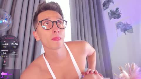 SanThiago online show from November 2025 09:29:02 PM