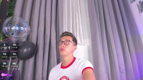 SanThiago online show from December 2025 01:44:02 AM