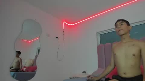 thiagoo_twin online show from May 2026 07:10:02 PM