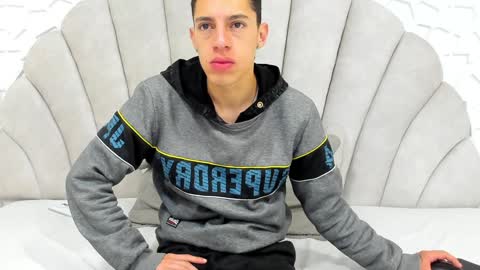 Thiago   online show from February 2025 12:17:02 PM