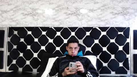 Thiago   online show from March 2025 07:38:01 PM