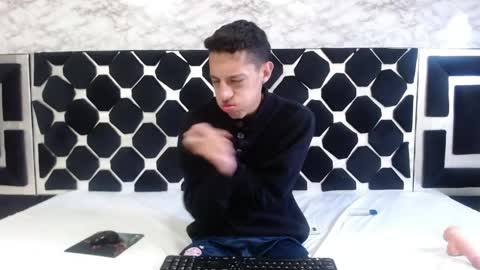 Thiago   online show from May 2026 02:27:01 AM