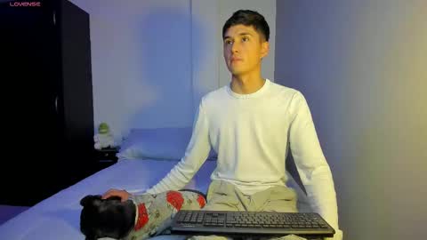 Thiago Wells online show from October 2025 08:17:02 PM