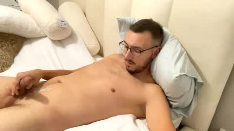 thib9223 online show from November 2025 05:42:01 PM