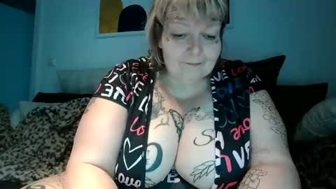 Snapshot of thickdarkangel chatting on July 2026 06:44:01 PM thickdarkangel online show from July 2026 06:44:01 PM