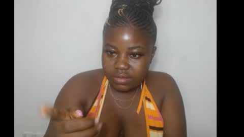 Snapshot of thickebonny7 chatting on February 2026 03:01:01 AM thickebonny7 online show from February 2026 03:01:01 AM