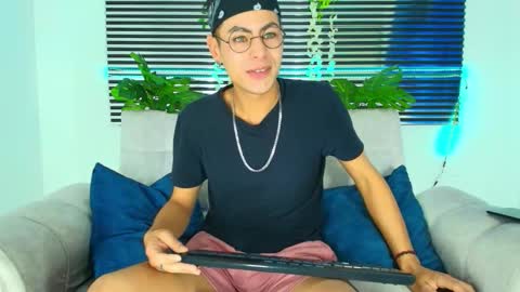 Snapshot of thiiagosaeenz chatting on February 2026 02:44:01 PM Thiago Saenzz online show from February 2026 02:44:01 PM