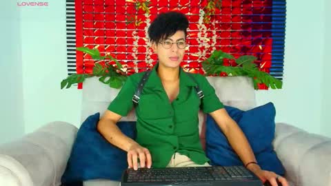 Snapshot of thiiagosaeenz chatting on February 2026 03:08:01 PM Thiago Saenzz online show from February 2026 03:08:01 PM