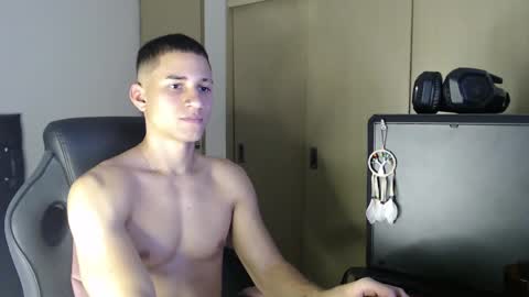 thin_tommy11 online show from December 2024 11:06:02 PM