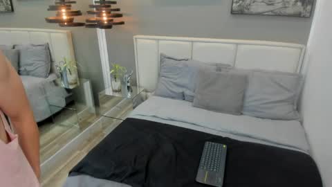 Thom online show from April 2026 11:58:01 AM