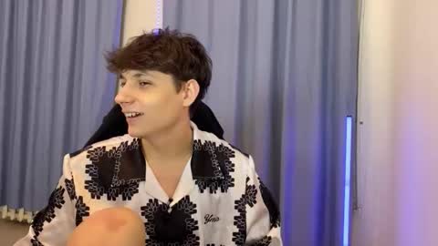 Snapshot of thomas617826 chatting on October 2025 04:50:01 PM Thomas Hill online show from October 2025 04:50:01 PM