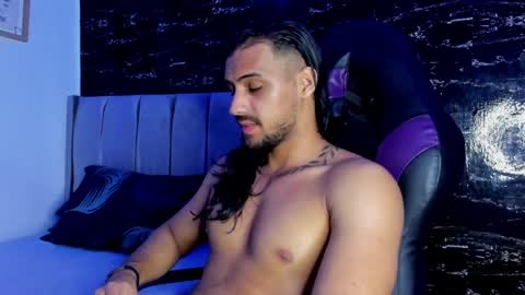 Snapshot of thomas__wayne chatting on October 2025 12:58:01 PM Thomas online show from October 2025 12:58:01 PM