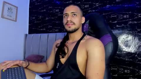 Snapshot of thomas__wayne chatting on December 2025 07:53:02 PM Thomas online show from December 2025 07:53:02 PM