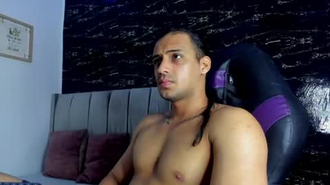 Snapshot of thomas__wayne chatting on May 2026 12:10:01 PM Thomas online show from May 2026 12:10:01 PM