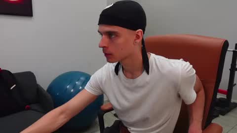 Snapshot of thomas_brons chatting on June 2026 05:35:01 AM THOMAS BRONS online show from June 2026 05:35:01 AM