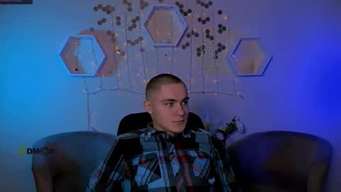 thomas_crow online show from November 2025 09:52:01 AM