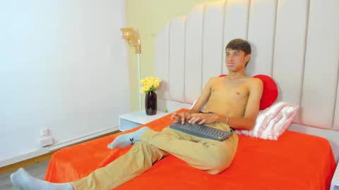 Snapshot of thomas_dikey chatting on April 2026 07:25:02 PM thomas_dikey online show from April 2026 07:25:02 PM