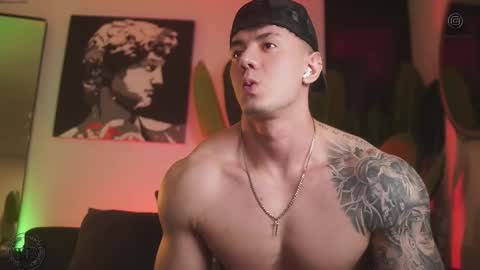 Thomas Falcon online show from December 2025 01:01:02 AM