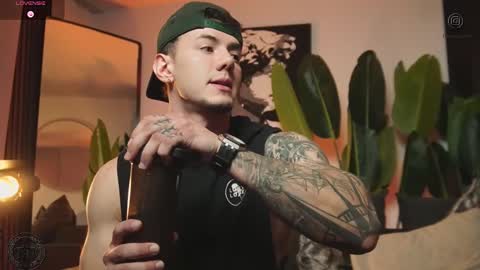 Snapshot of thomas_falcon1 chatting on January 2026 01:20:01 AM Thomas Falcon online show from January 2026 01:20:01 AM