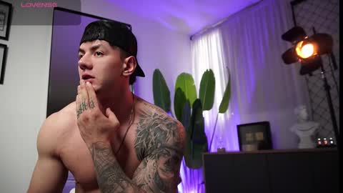 Snapshot of thomas_falcon1 chatting on February 2026 10:17:02 PM Thomas Falcon online show from February 2026 10:17:02 PM