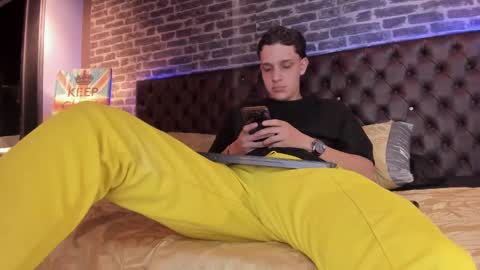 ---Thomas--- online show from January 2025 04:08:01 AM