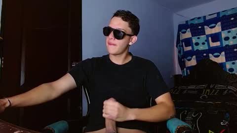 ---Thomas--- online show from December 2025 03:50:02 PM