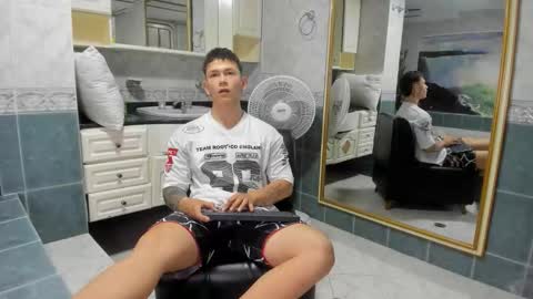 Snapshot of thomas_moon_ chatting on September 2025 12:05:02 PM Thomas online show from September 2025 12:05:02 PM