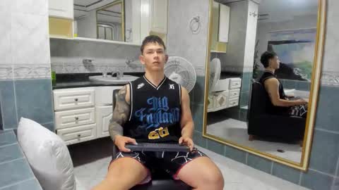 Snapshot of thomas_moon_ chatting on September 2025 12:05:01 PM Thomas online show from September 2025 12:05:01 PM