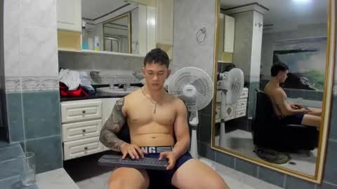 Snapshot of thomas_moon_ chatting on September 2025 01:11:02 PM Thomas online show from September 2025 01:11:02 PM