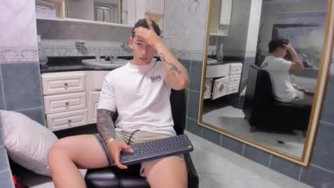 Snapshot of thomas_moon_ chatting on September 2025 12:06:01 PM Thomas online show from September 2025 12:06:01 PM