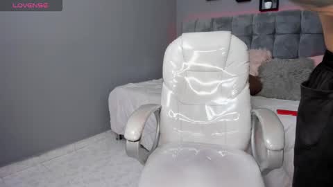 Snapshot of thomas_moon_ chatting on September 2025 01:12:02 PM Thomas online show from September 2025 01:12:02 PM