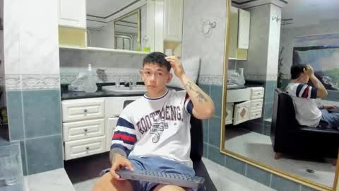 Snapshot of thomas_moon_ chatting on September 2025 12:19:01 PM Thomas online show from September 2025 12:19:01 PM