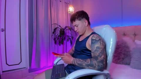 Snapshot of thomas_moon_ chatting on September 2025 12:09:01 PM Thomas online show from September 2025 12:09:01 PM