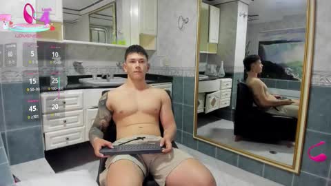 Snapshot of thomas_moon_ chatting on September 2025 12:20:01 PM Thomas online show from September 2025 12:20:01 PM