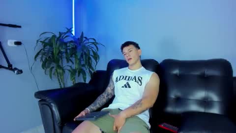 Snapshot of thomas_moon_ chatting on September 2025 12:54:02 PM Thomas online show from September 2025 12:54:02 PM