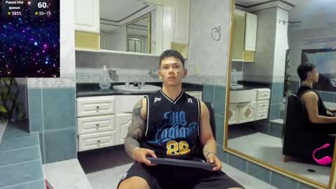 Snapshot of thomas_moon_ chatting on October 2025 11:29:02 AM Thomas online show from October 2025 11:29:02 AM