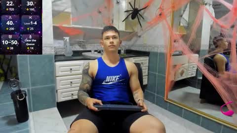 Snapshot of thomas_moon_ chatting on October 2025 12:03:02 PM Thomas online show from October 2025 12:03:02 PM