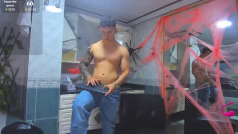 Snapshot of thomas_moon_ chatting on October 2025 11:42:02 AM Thomas online show from October 2025 11:42:02 AM