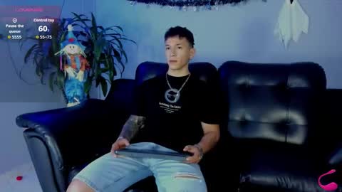 Snapshot of thomas_moon_ chatting on October 2025 07:24:02 PM Thomas online show from October 2025 07:24:02 PM