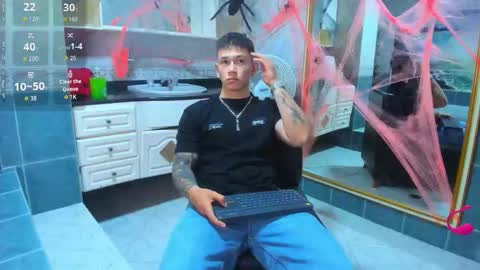 Snapshot of thomas_moon_ chatting on October 2025 11:02:01 AM Thomas online show from October 2025 11:02:01 AM